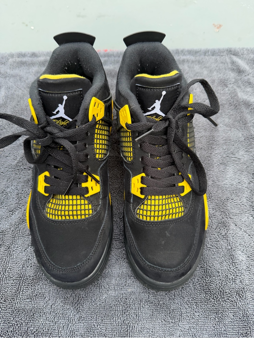 Size 6.5Y Air Jordan 4 Retro Thunder Black/Yellow - Picture 4 of 14